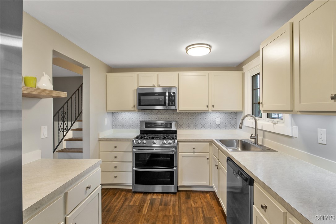 6 Quail Path Clay, NY 13090 - Photo 25 of 44