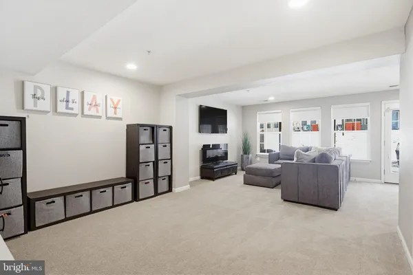 $435,000 | 7061 Holly Springs Lane, Unit 194, Elkridge, MD 21075