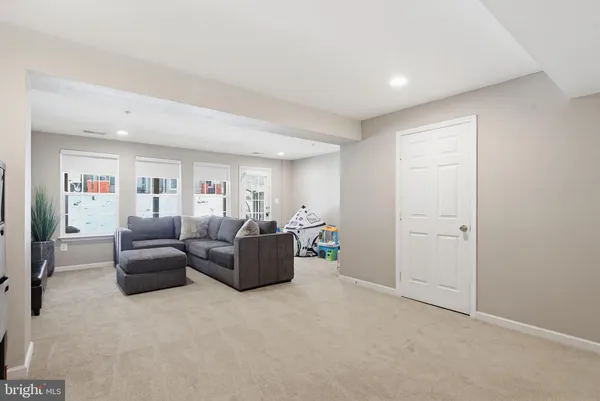 $435,000 | 7061 Holly Springs Lane, Unit 194, Elkridge, MD 21075