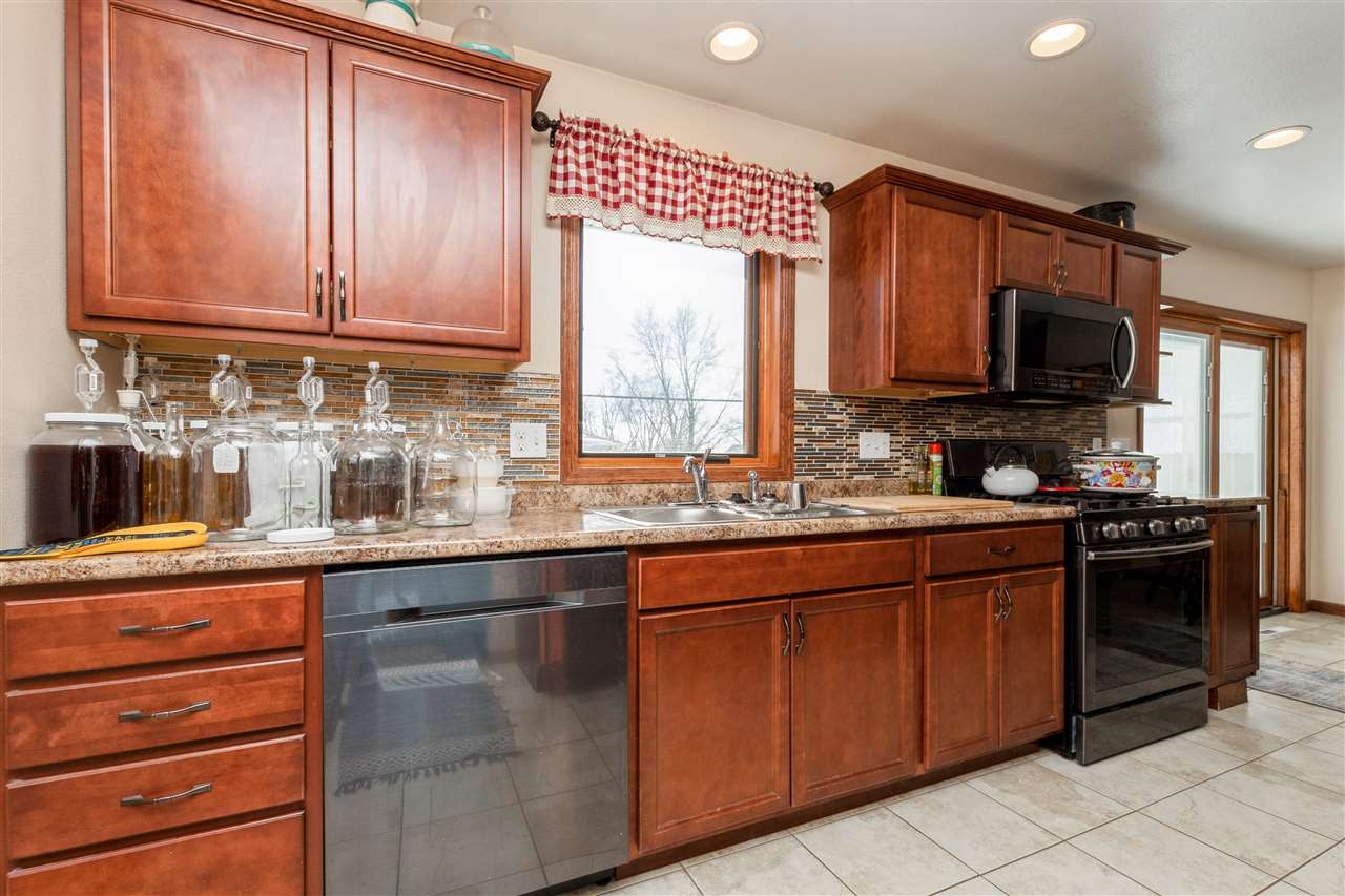 161 Red Wing Road Southwest Cedar Rapids, IA 52404 - Photo 6 of 25 Gallery Image 6