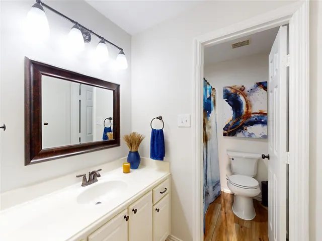 $525,000 | 118 West Hobbit Glen Drive, The Woodlands, TX 77384