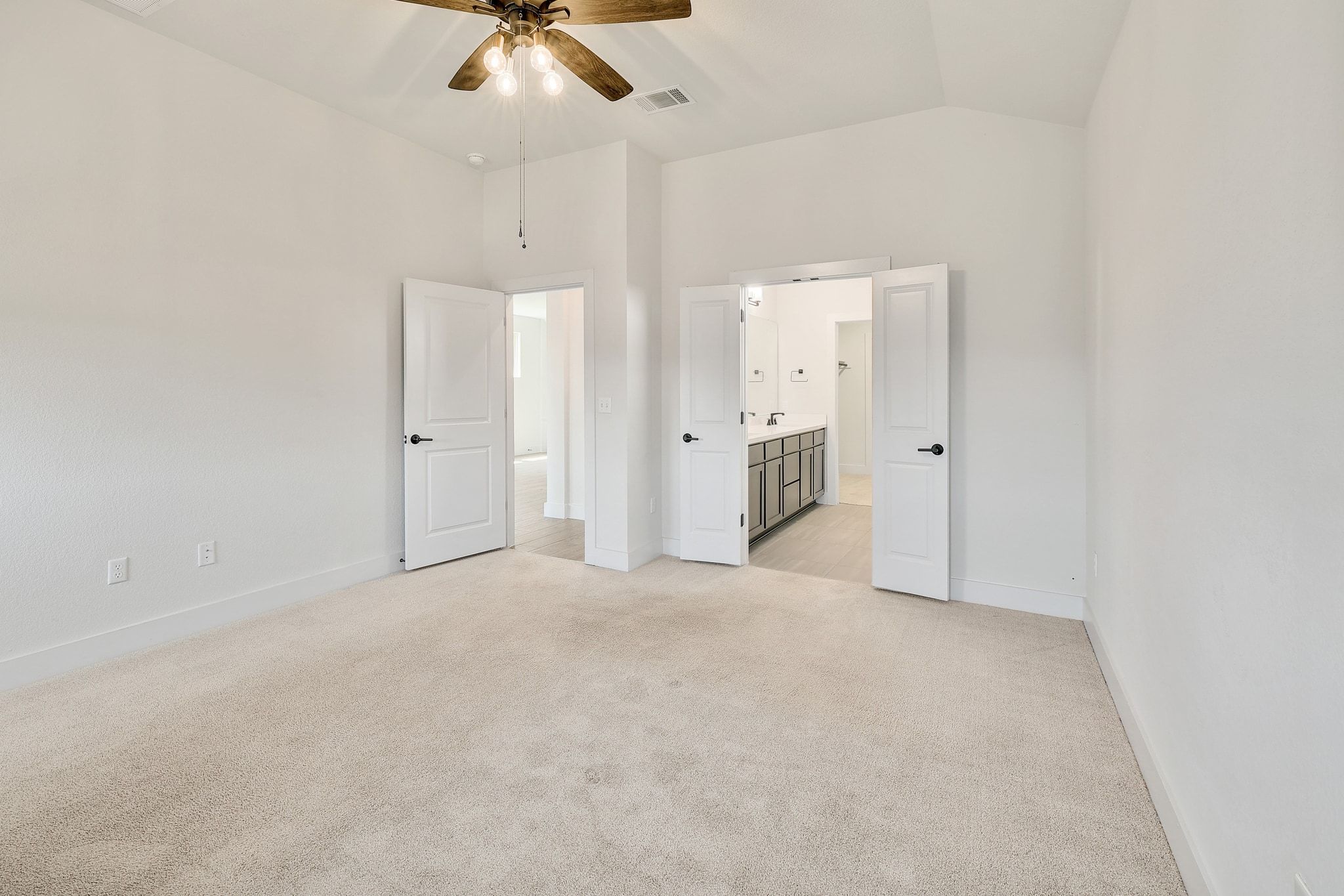 6111 Dunfries Lane Austin, TX 78744 - Photo 14 of 30 en empty room with a ceiling fan and window