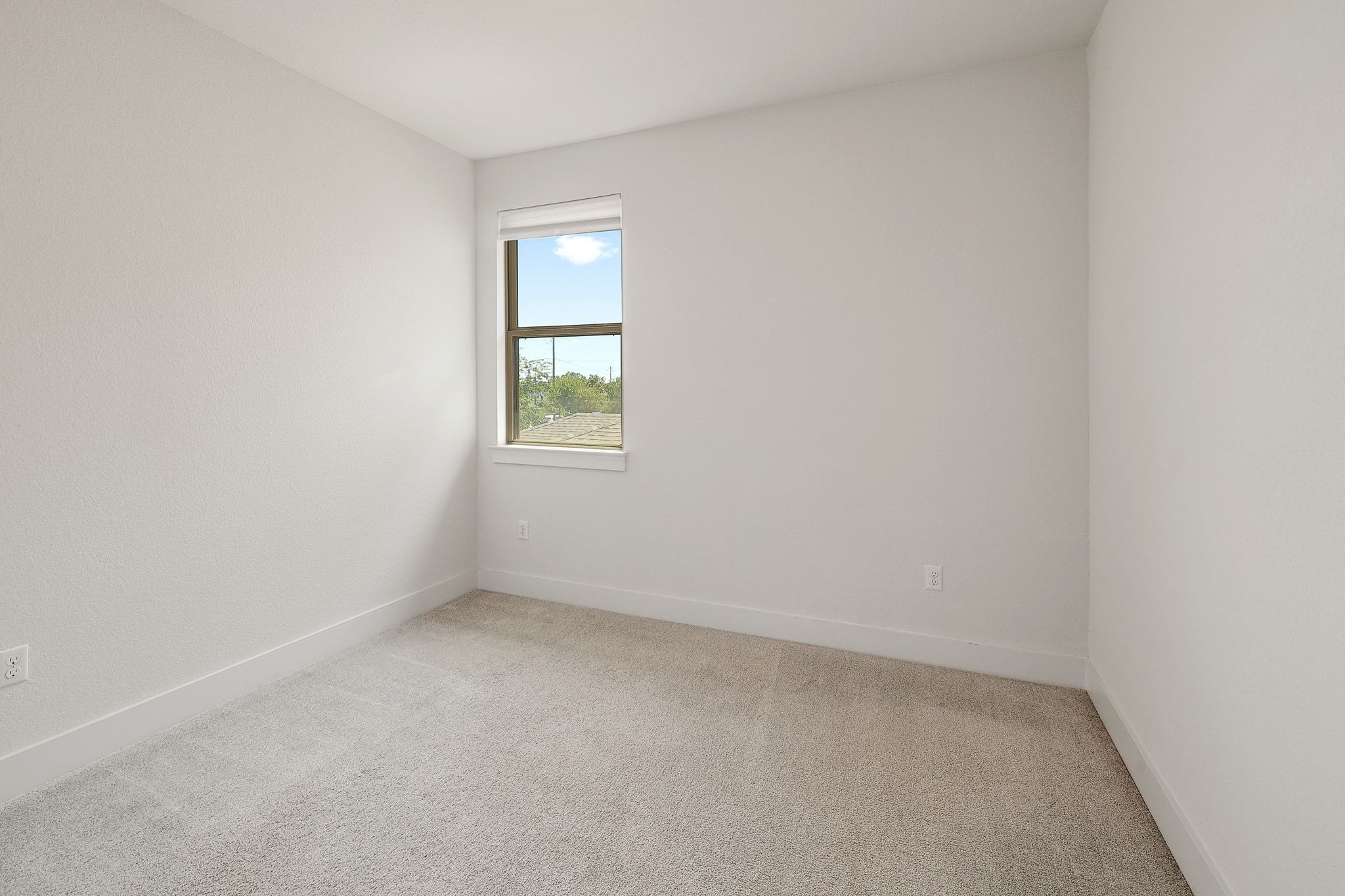 6111 Dunfries Lane Austin, TX 78744 - Photo 20 of 30 an empty room with a window
