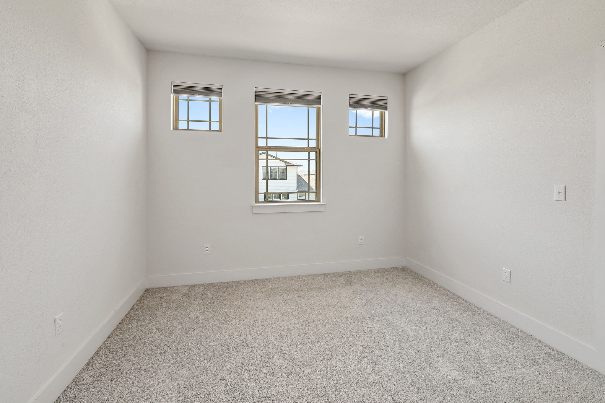 6111 Dunfries Lane Austin, TX 78744 - Photo 22 of 30 an empty room with a window