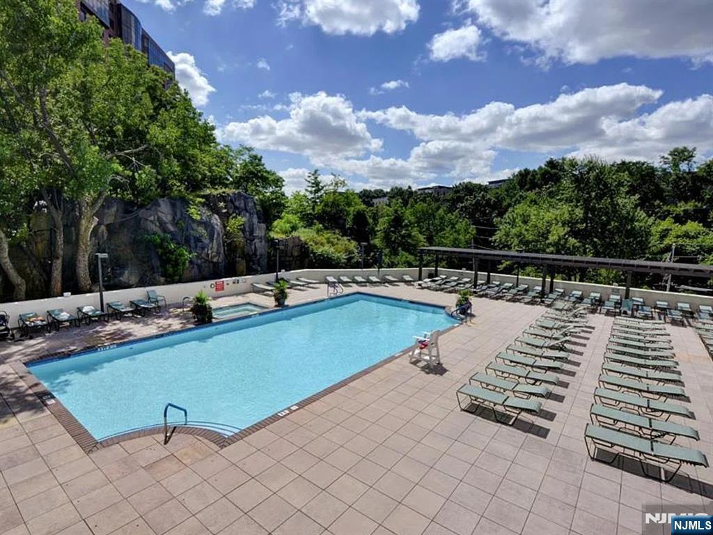 250 Gorge Road, Unit 12L Cliffside Park, NJ 07010 - Photo 3 of 20