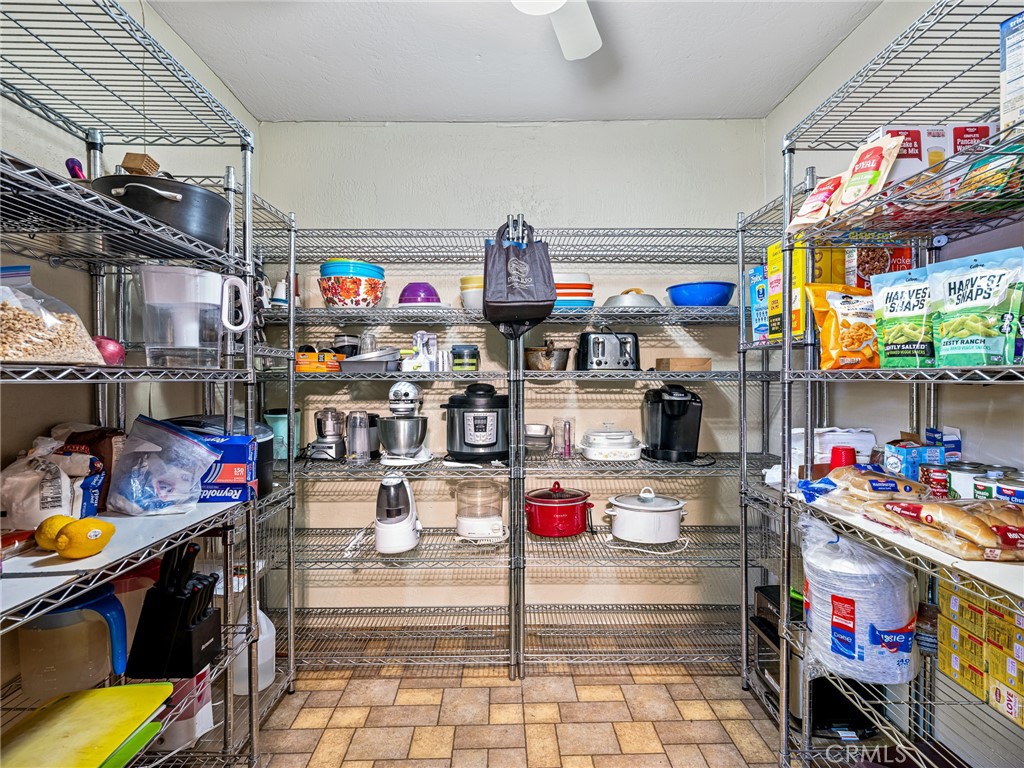 14154 Hopi Road Apple Valley, CA 92307 - Photo 15 of 45