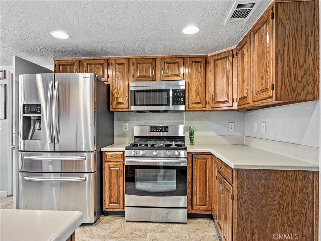 14154 Hopi Road Apple Valley, CA 92307 - Photo 10 of 45