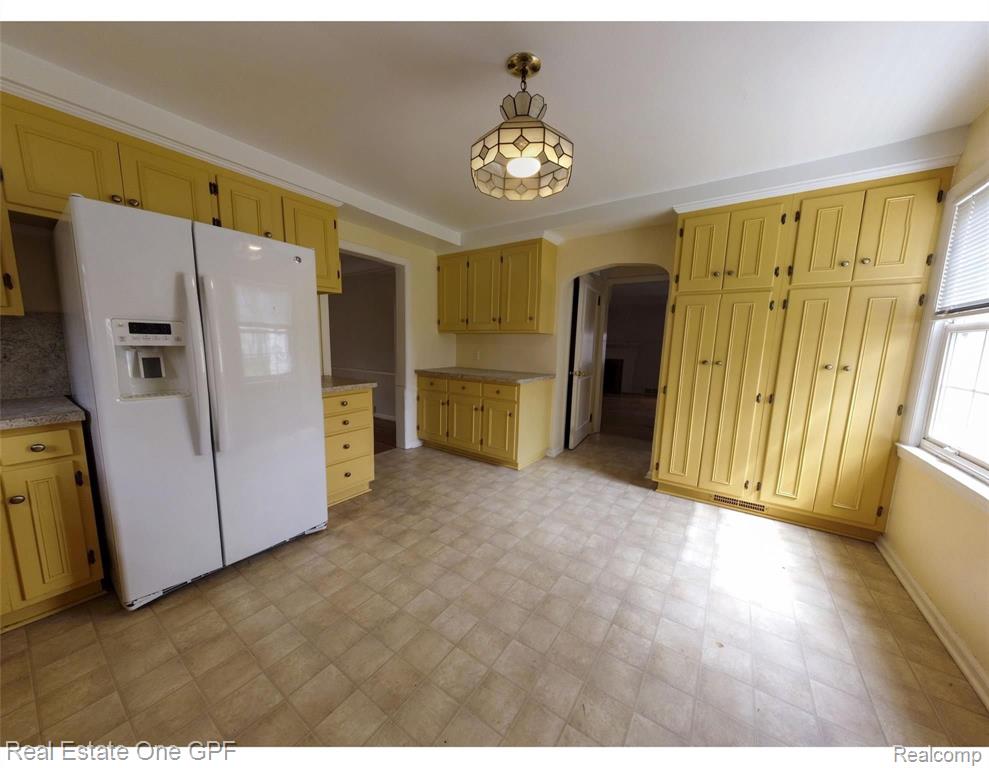 1325 Torrey Road Grosse Pointe Woods, MI 48236 - Photo 11 of 38