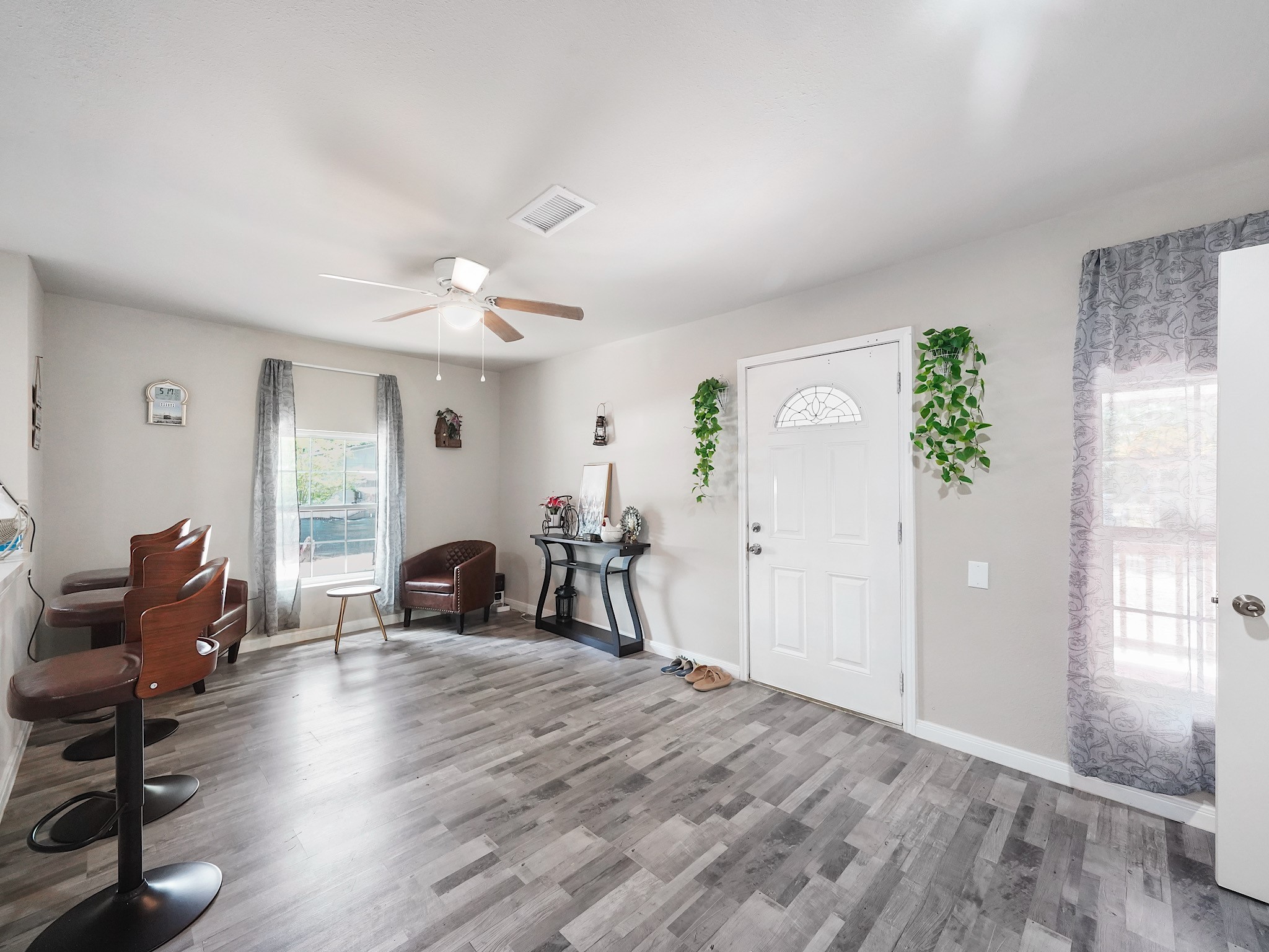 29 County Road 2131, Unit A Cleveland, TX 77327 - Photo 6 of 24 a living room with furniture and a chandelier
