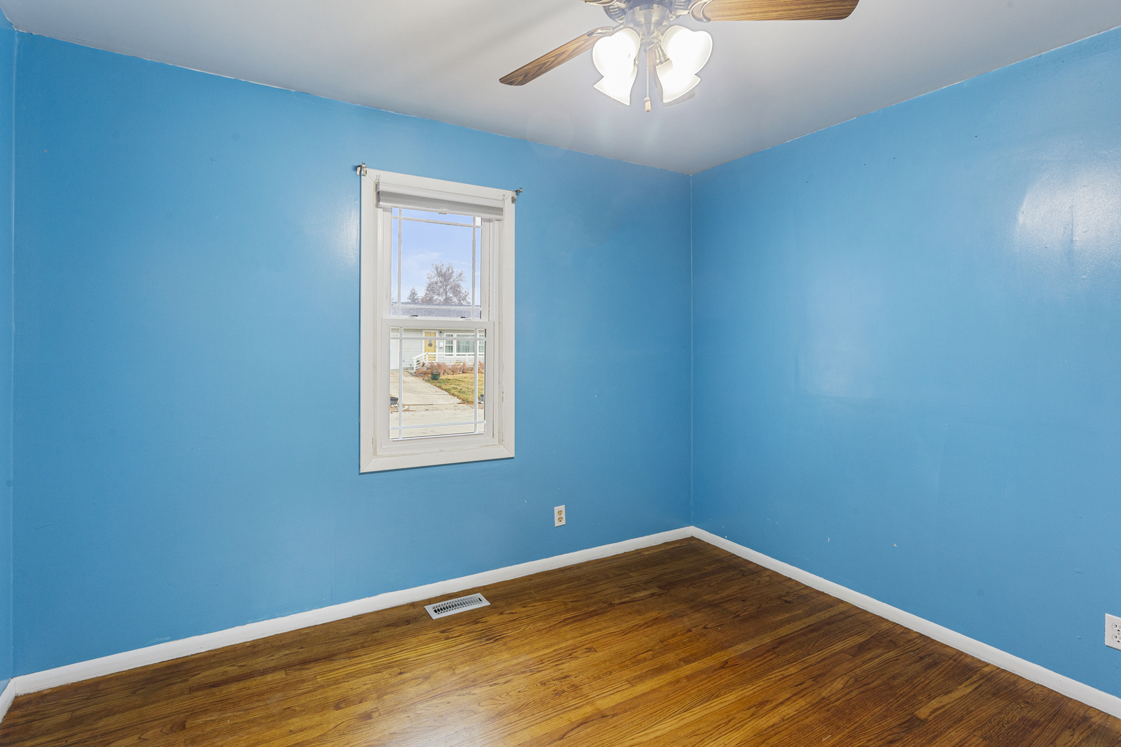 19 LaSalle Drive Decatur, IL 62521 - Photo 17 of 25 an empty room with a window