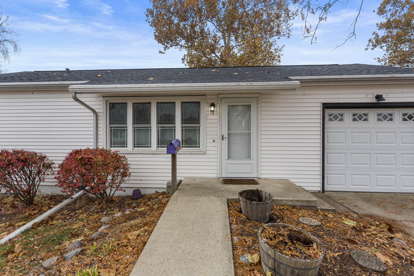 19 LaSalle Drive Decatur, IL 62521 - Photo 3 of 25 a front view of a house with garden