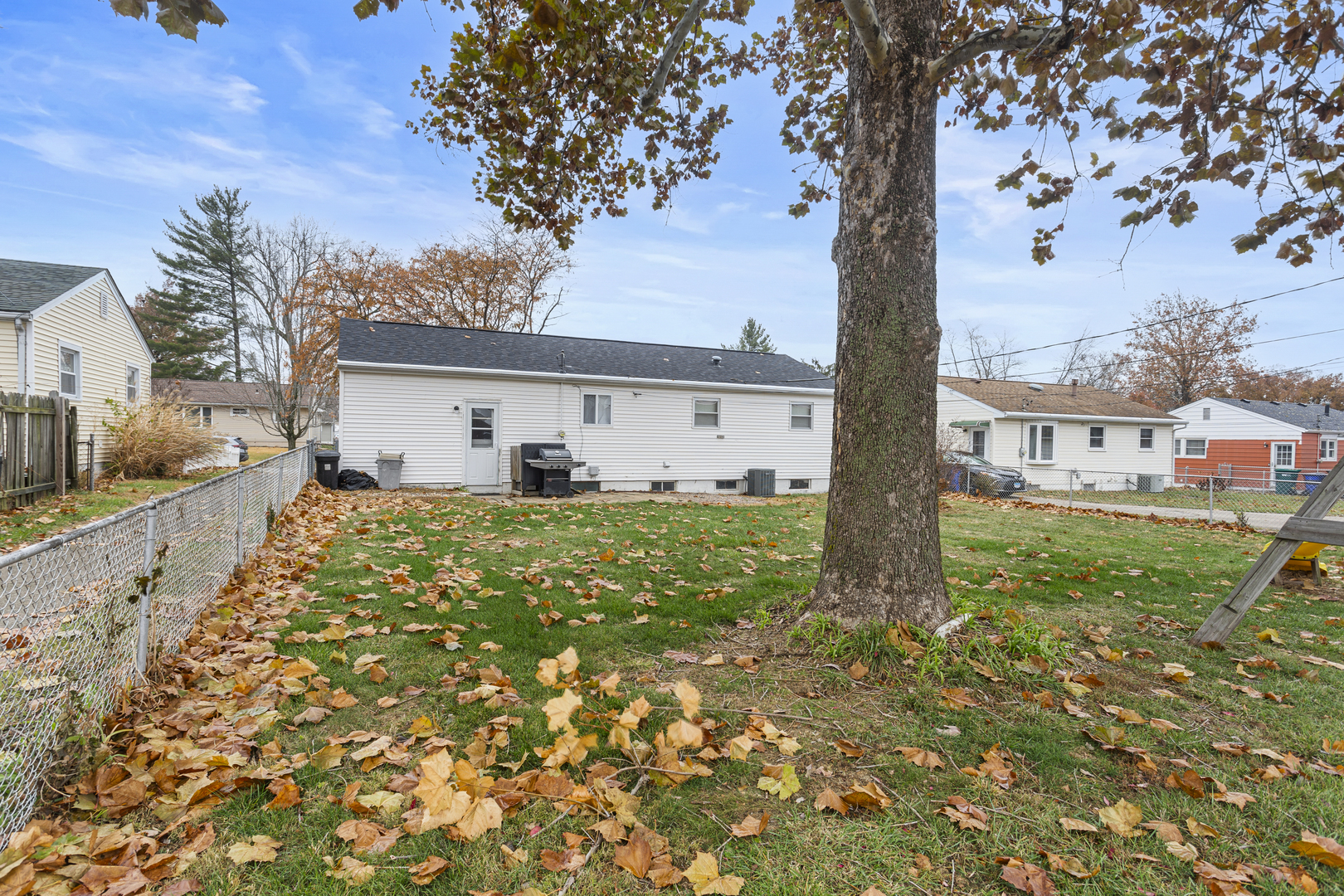 19 LaSalle Drive Decatur, IL 62521 - Photo 5 of 25 a front view of a house with garden