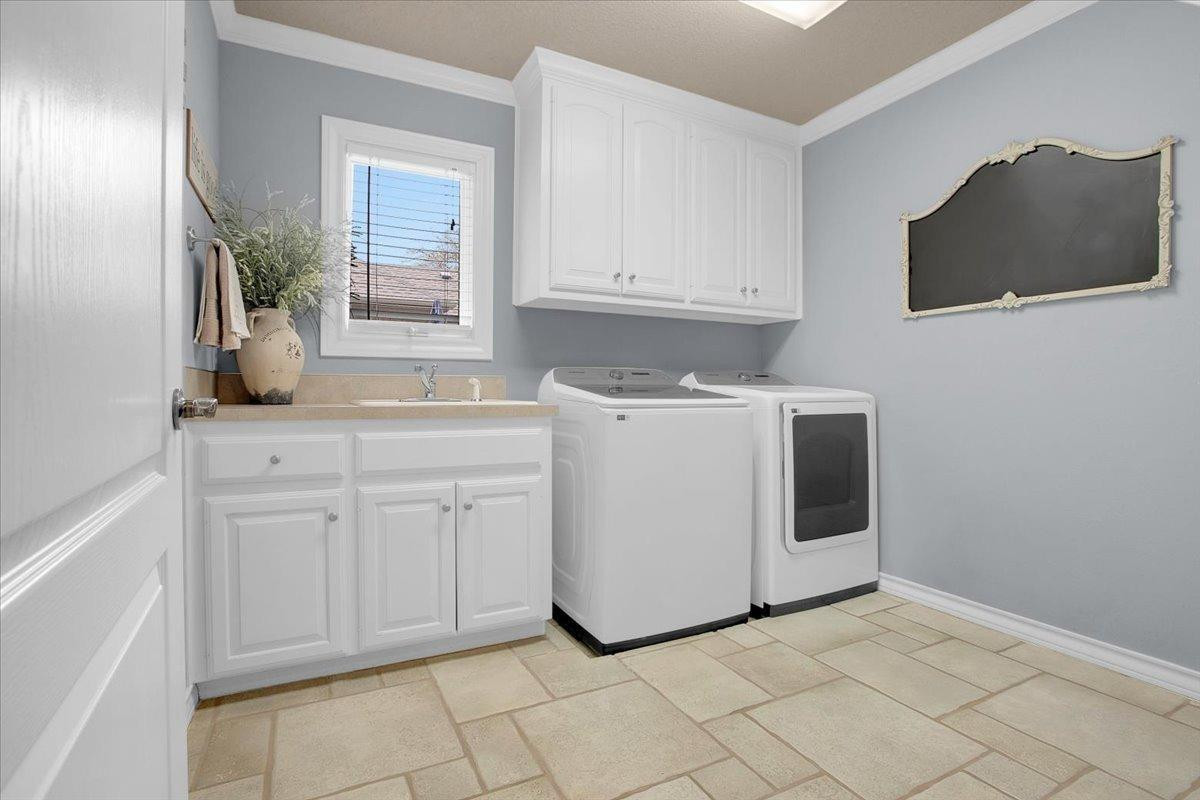 4818 104th Street Lubbock, TX 79424 - Photo 31 of 36 a utility room with sink dryer and washer