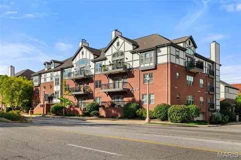 $335,000 | 2211 South Grand Boulevard, Unit 210, St. Louis, MO 63104