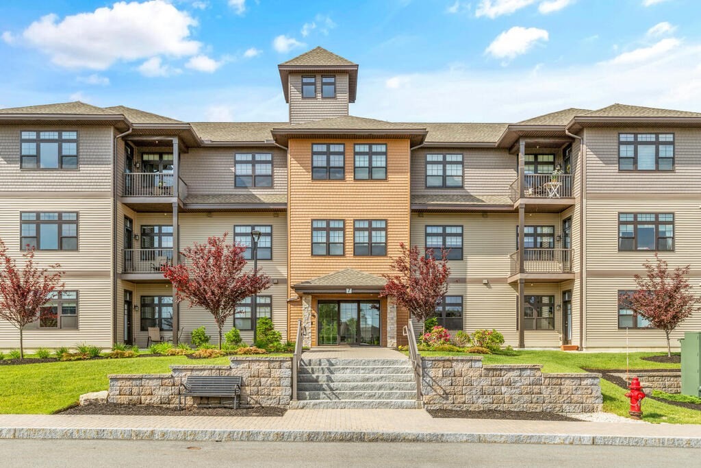 7 Executive Drive, Unit 213 Stoneham, MA 02180 - Photo 2 of 36