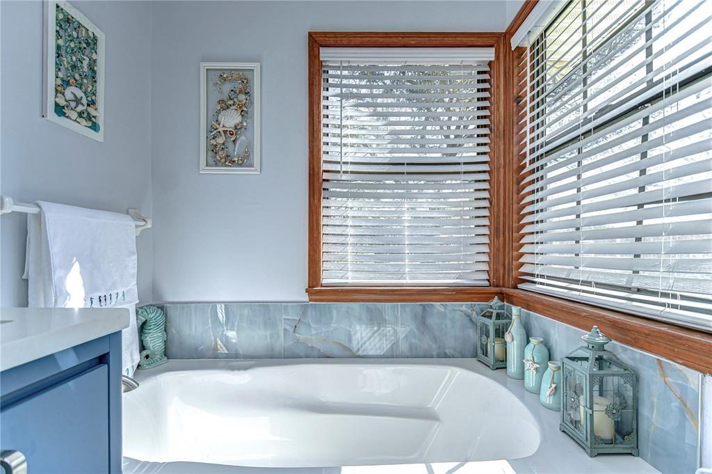 16349 Spring Valley Road Dade City, FL 33523 - Photo 27 of 40 a bathroom with bathtub and window