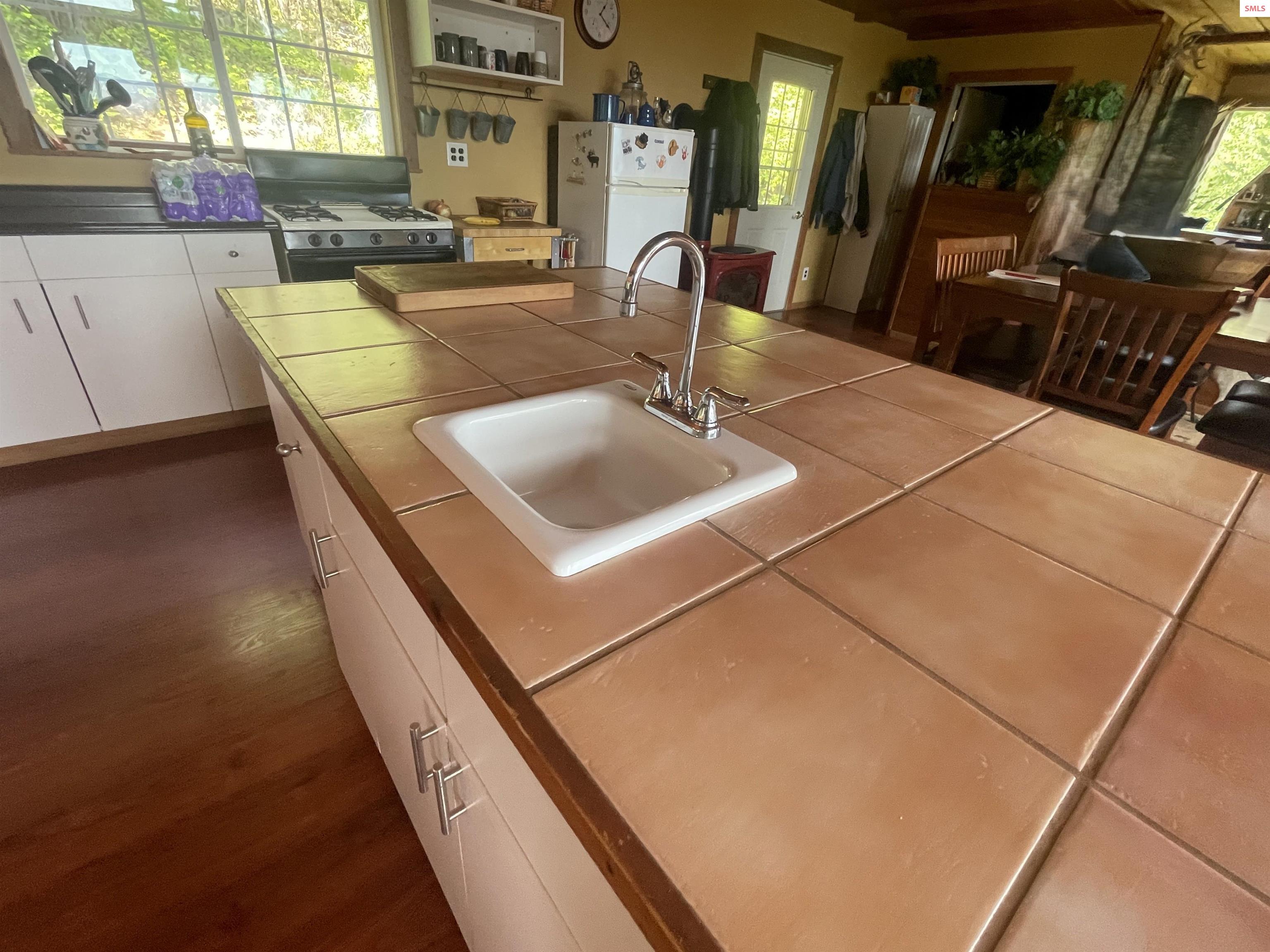 1684 Lions Den Road Bonners Ferry, ID 83805 - Photo 22 of 53 Large Kitchen Island