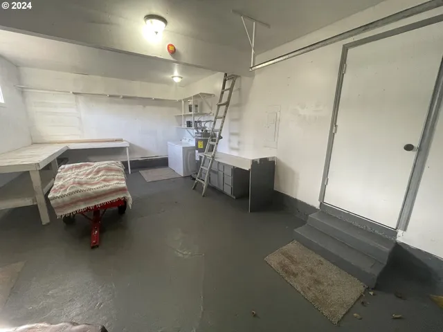 $230,000 | 504 Silver Avenue, Drain, OR 97435