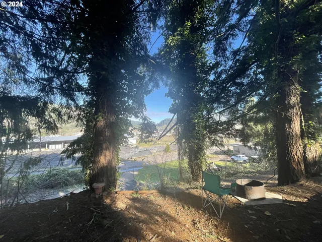 $230,000 | 504 Silver Avenue, Drain, OR 97435