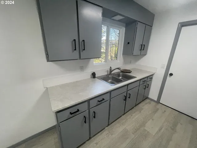 $230,000 | 504 Silver Avenue, Drain, OR 97435