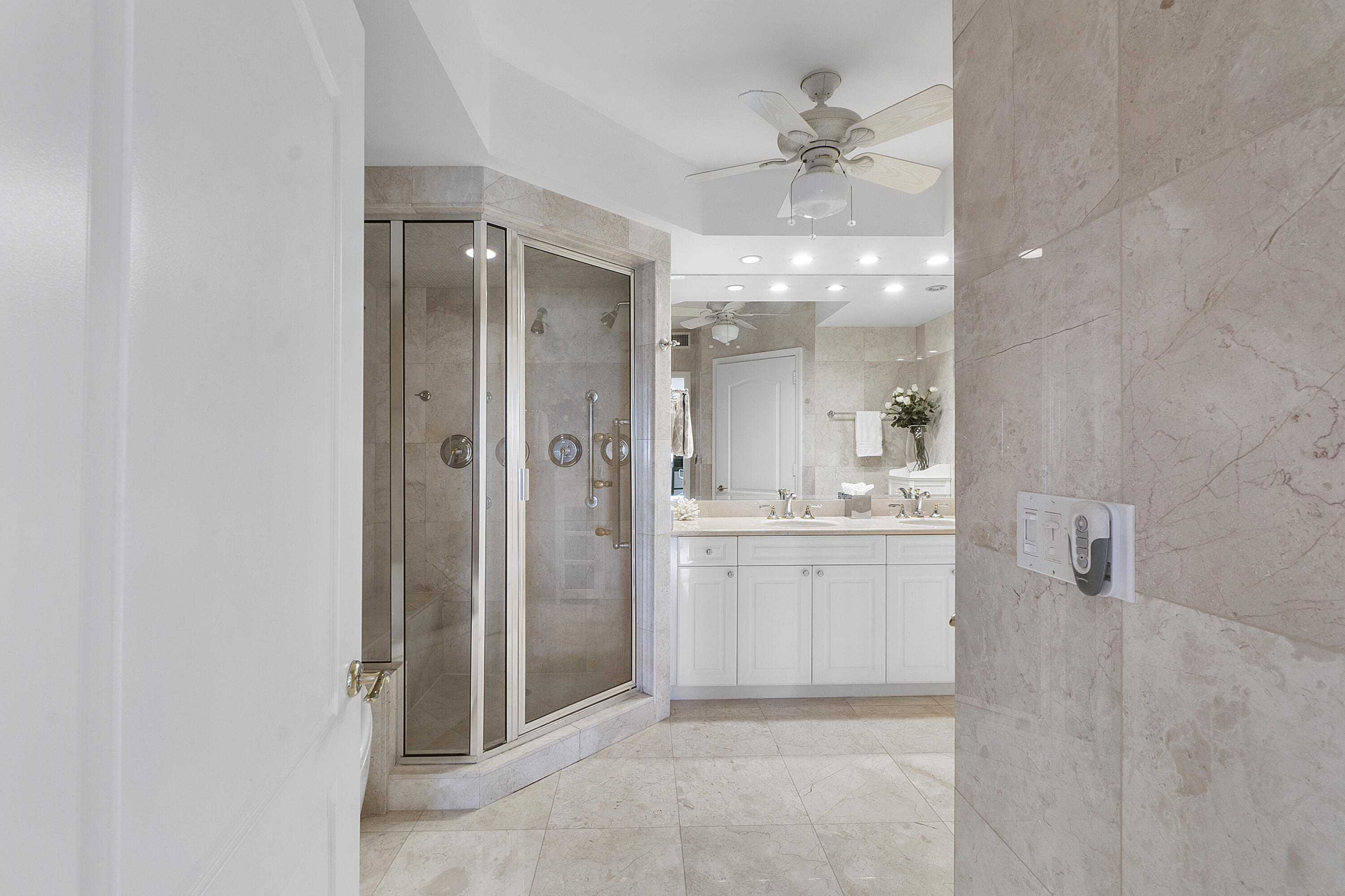 550 Southeast Mizner Boulevard, Unit B810 Boca Raton, FL 33432 - Photo 27 of 50 Main Bathroom