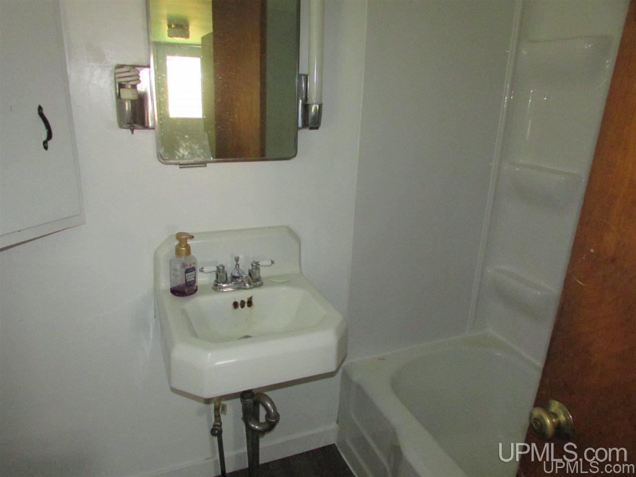 113 West Fall Street L'Anse, MI 49946 - Photo 11 of 17