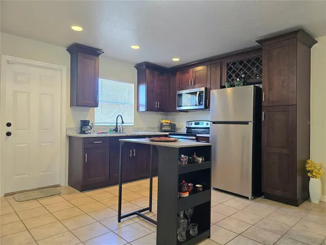 $210,000 | 128 Woodlawn Avenue, Dundee, FL 33838