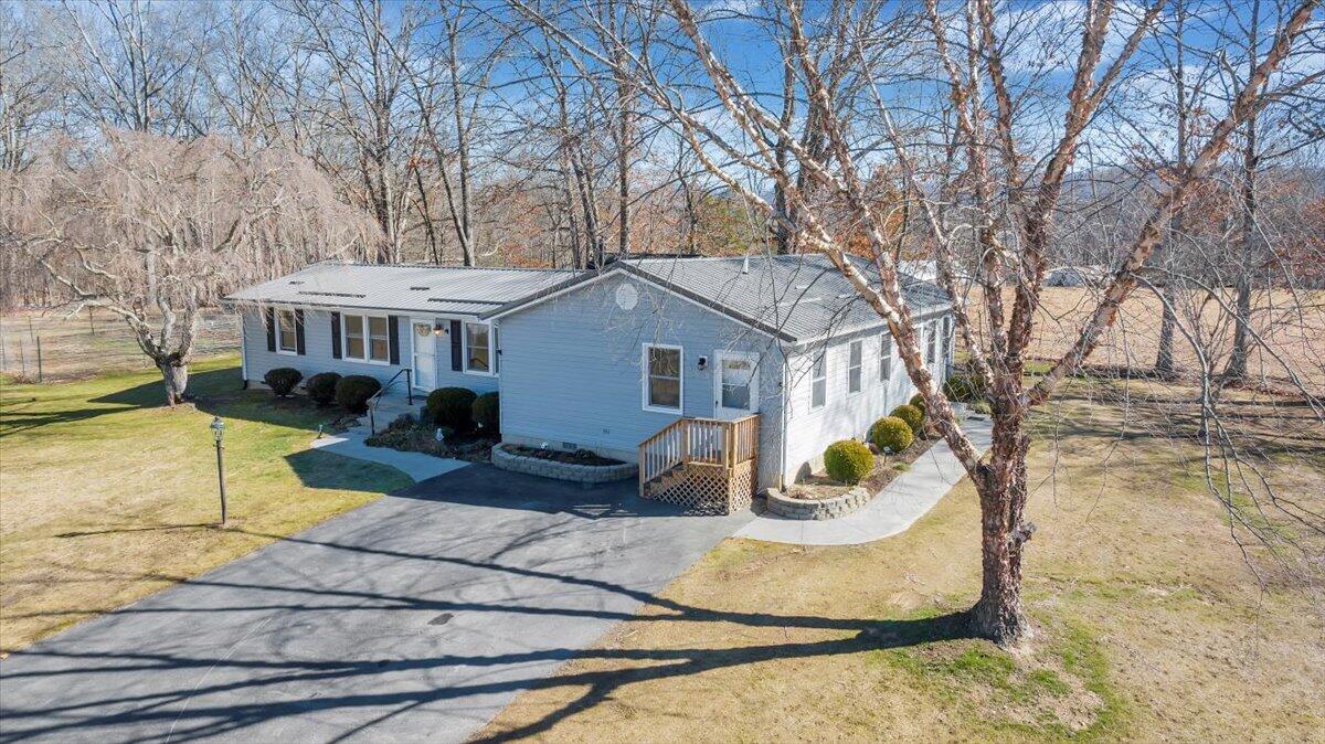 273 Anderson Estates Road Lewisburg, WV 24901 - Photo 4 of 64 Gallery Image 4