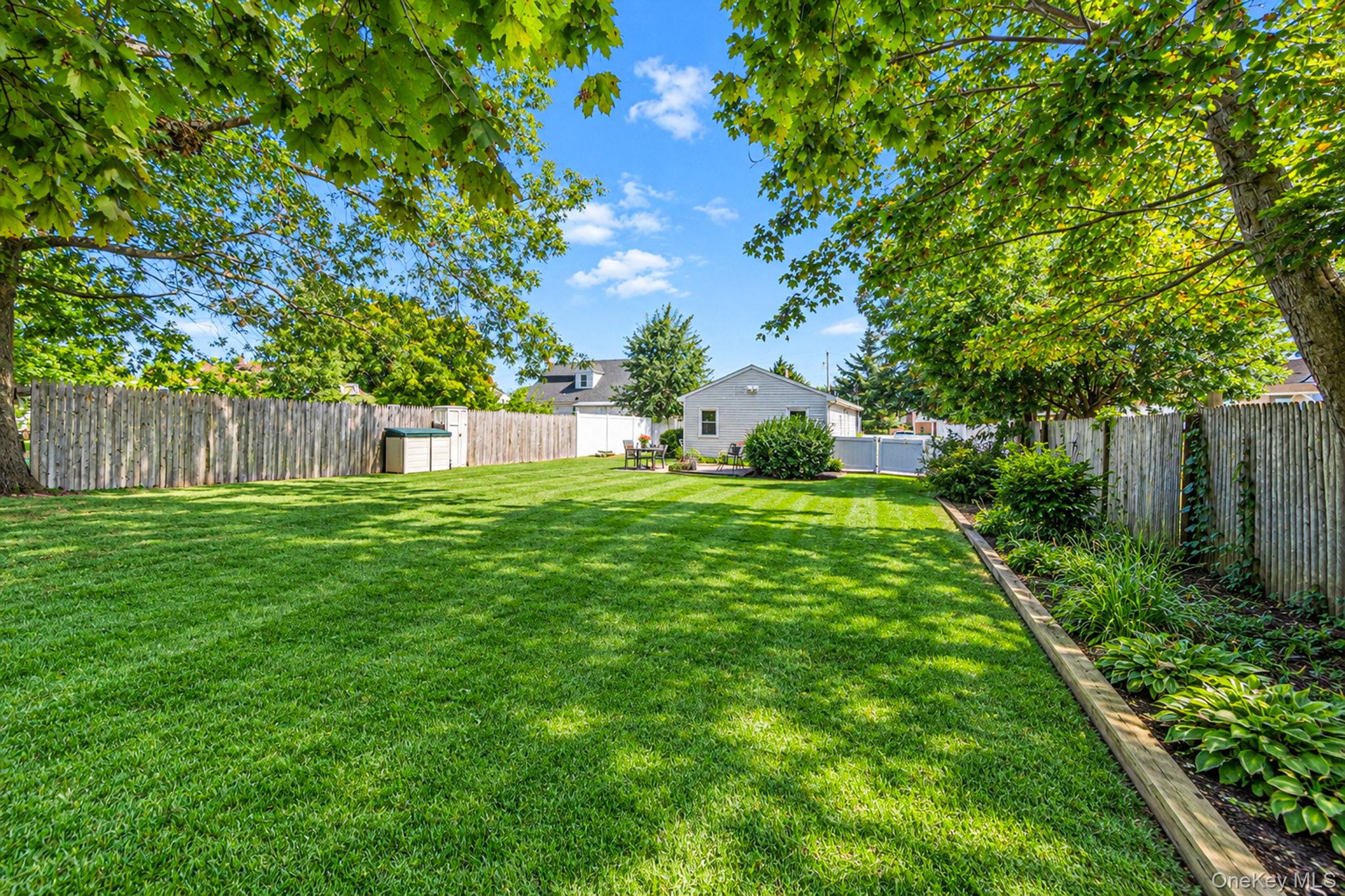 182 Commack Road Deer Park, NY 11729 - Photo 11 of 30 Gallery Image 11