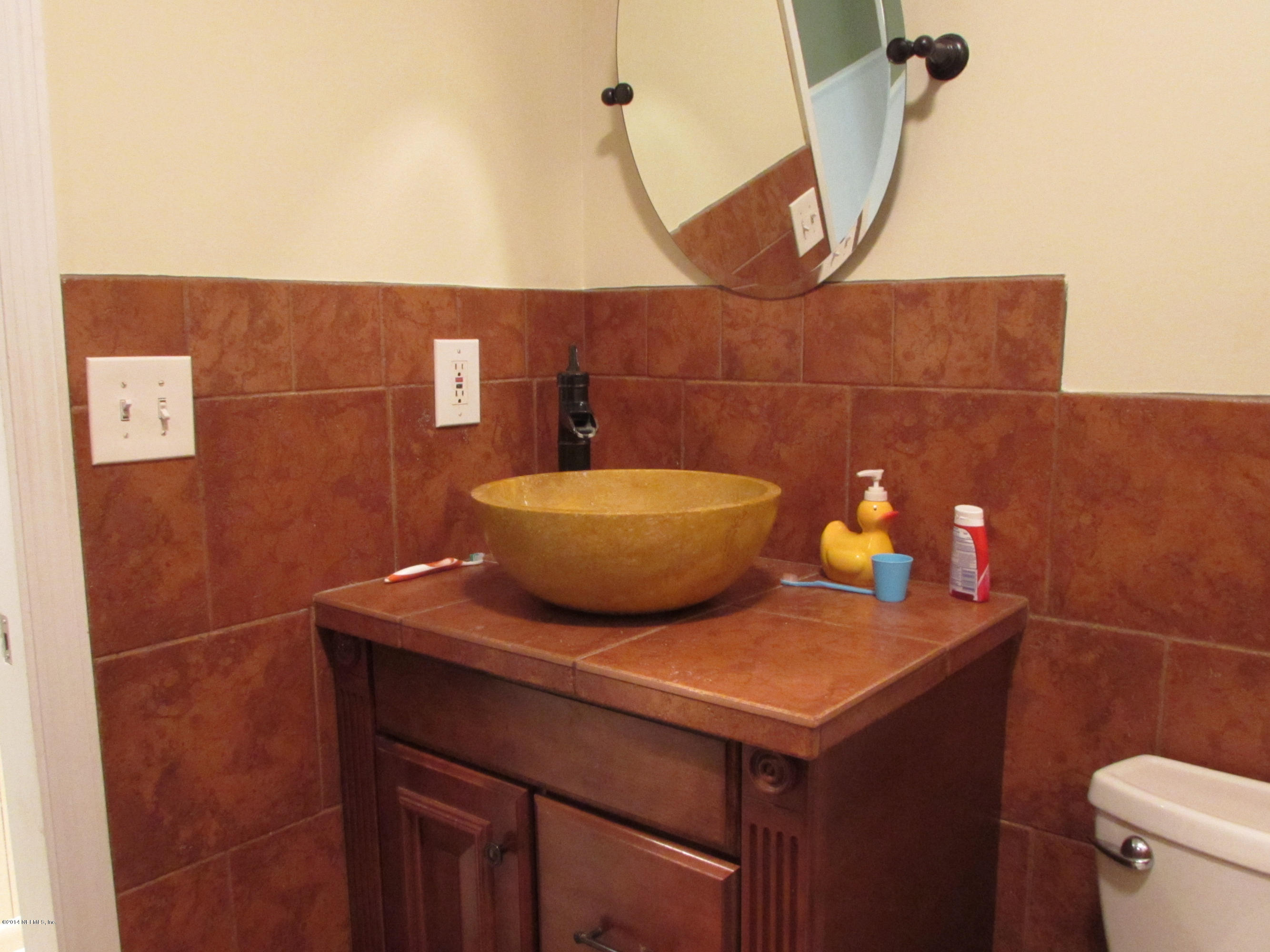 43774 Thomas Creek Road Callahan, FL 32011 - Photo 9 of 26 Hall bathroom