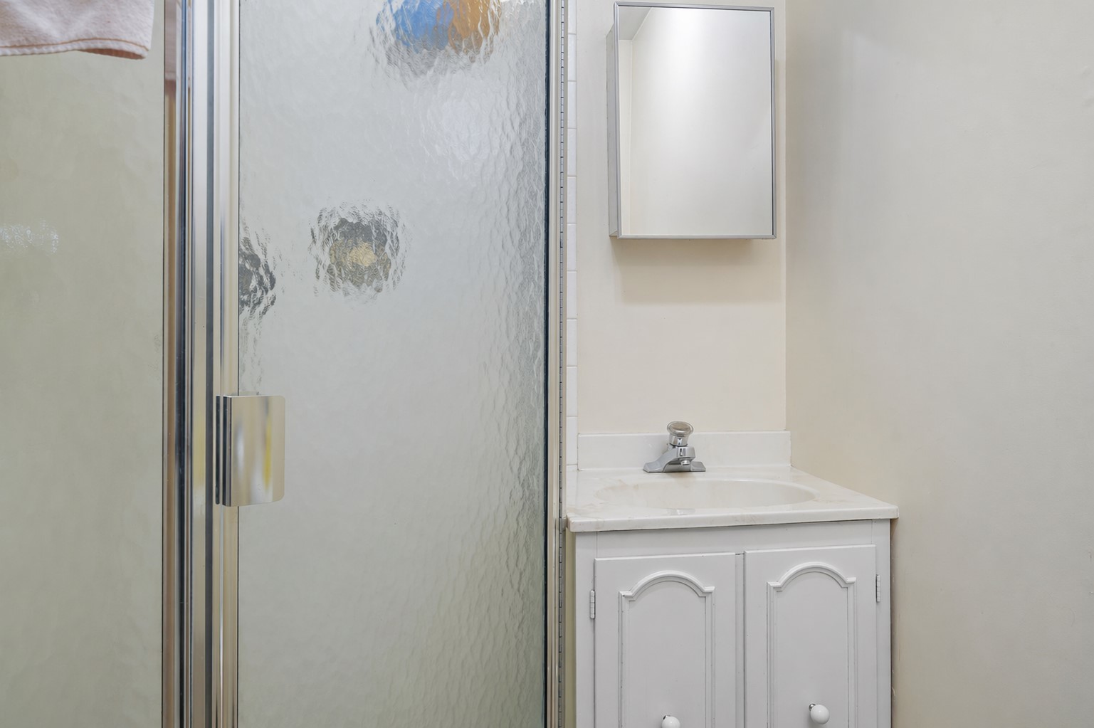 37 Forest Hills Road Lake Bluff, IL 60044 - Photo 24 of 52 a close view of a utility room with a sink