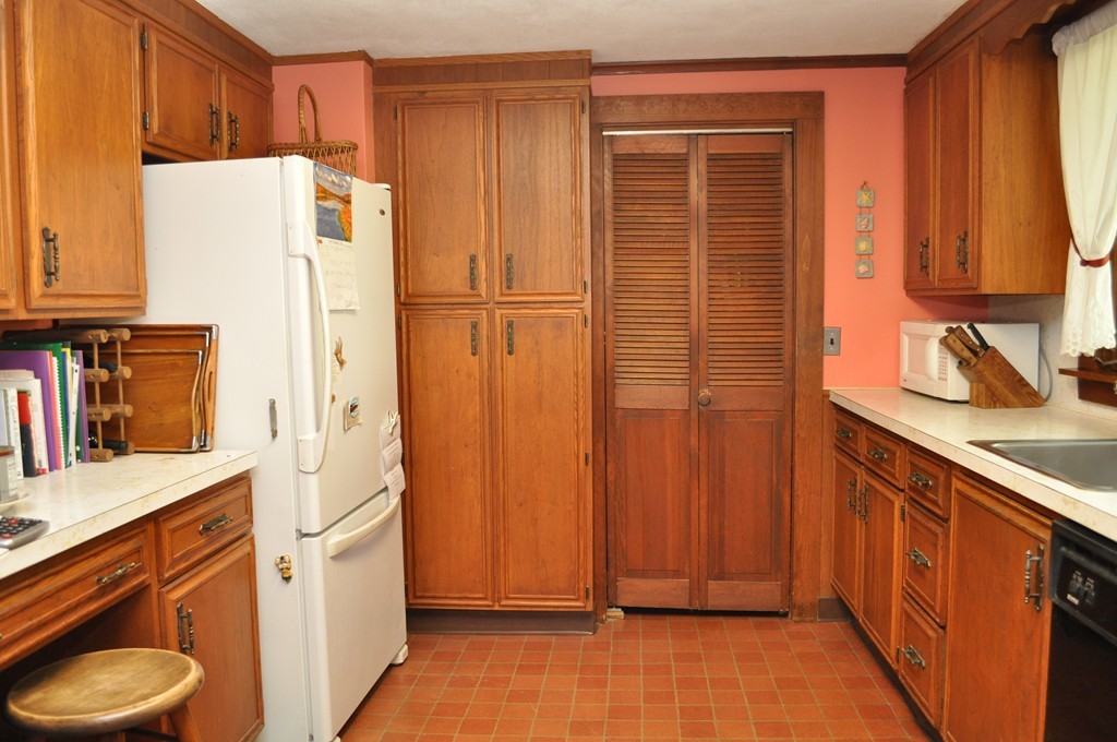 7 Knight Road Manchester, MA 01944 - Photo 15 of 19 Gallery Image 15