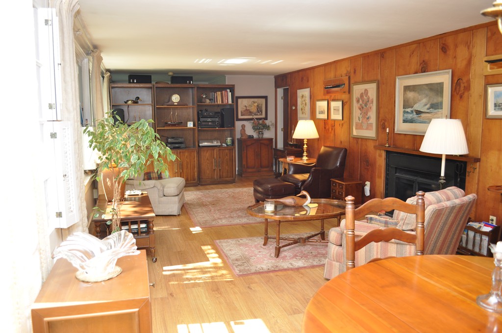7 Knight Road Manchester, MA 01944 - Photo 4 of 19 Gallery Image 4