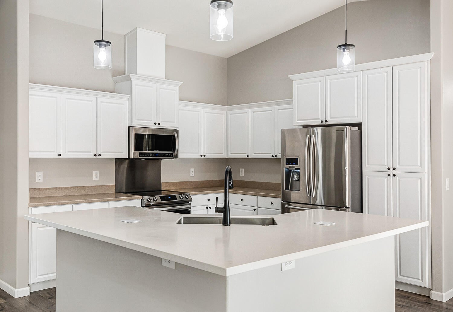 21305 Southwest Gift Road Bend, OR 97703 - Photo 12 of 46 Kitchen