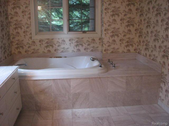 3607 Walnut Brook Drive Rochester, MI 48309 - Photo 11 of 11 Master Bath