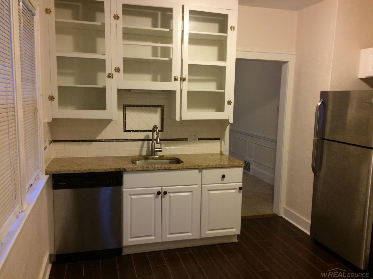 1326 Wayburn Street Grosse Pointe, MI 48230 - Photo 2 of 5