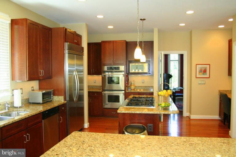 11108 Chessington Place Reston, VA 20194 - Photo 8 of 26 Kitchen