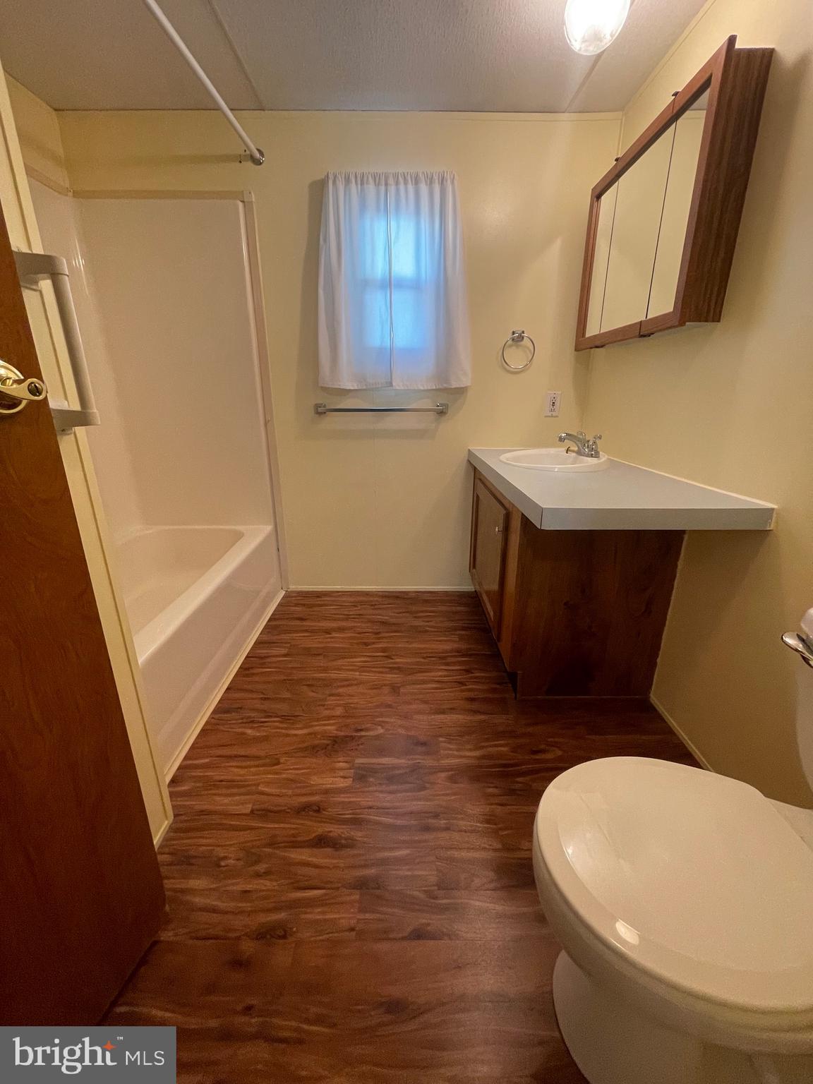 981 Rettew Mill Road Ephrata, PA 17522 - Photo 8 of 18 Full Bathroom