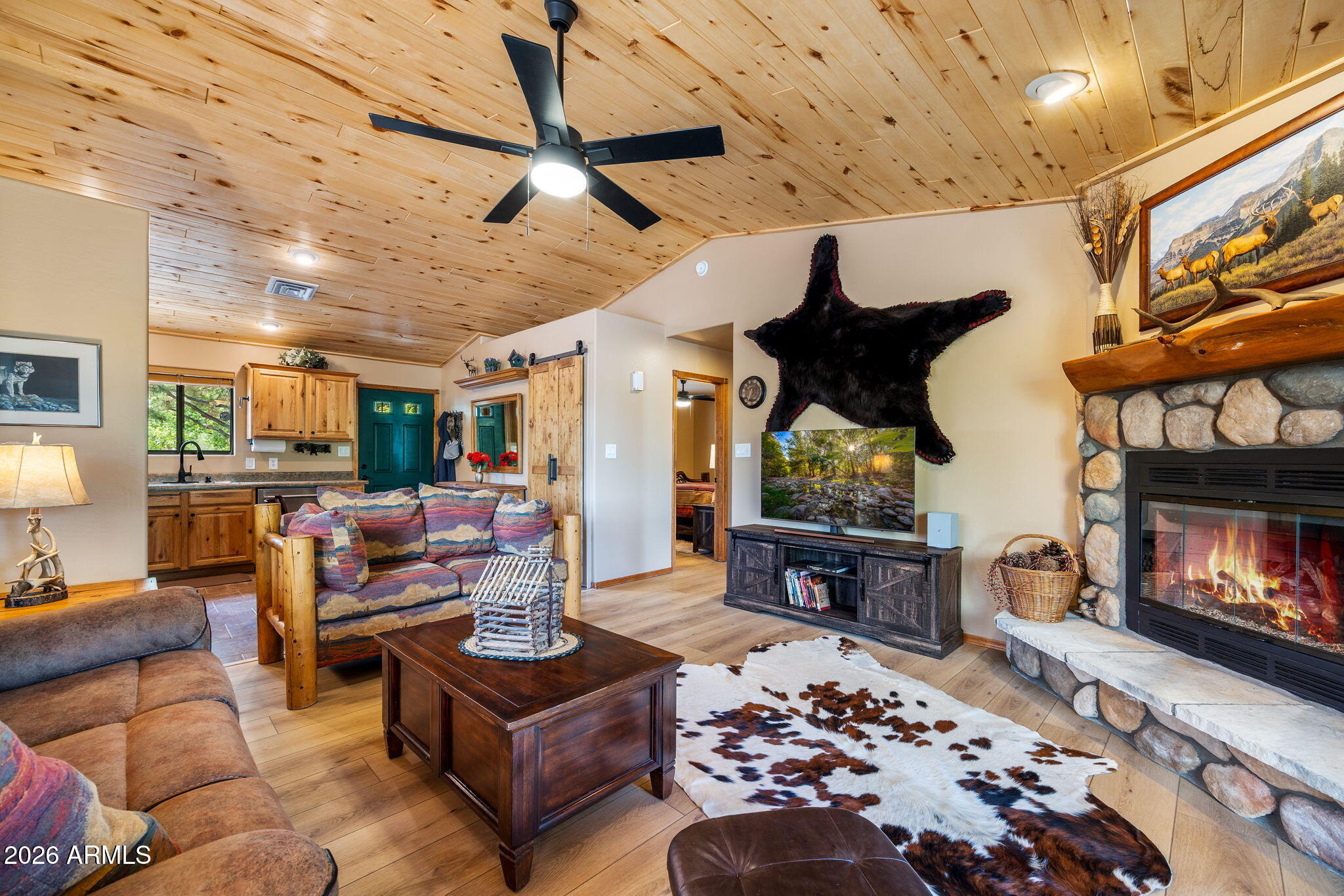 2336 Buffalo Loop Overgaard, AZ 85933 - Photo 9 of 41 GREAT ROOM