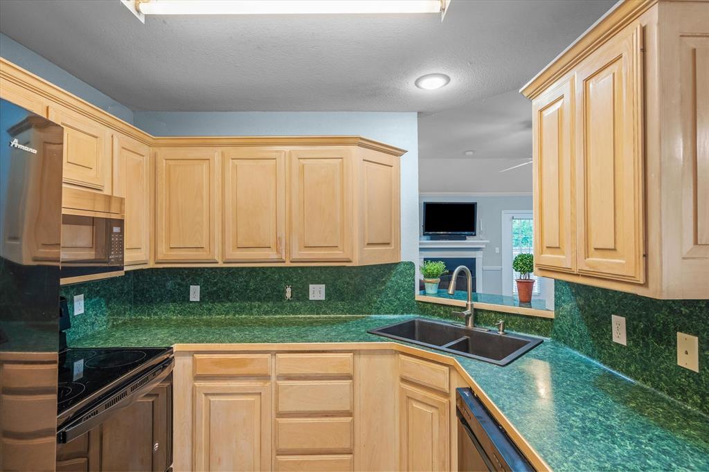 560 Washington Street Van, TX 75790 - Photo 14 of 29 a kitchen that has a sink and a chair in it