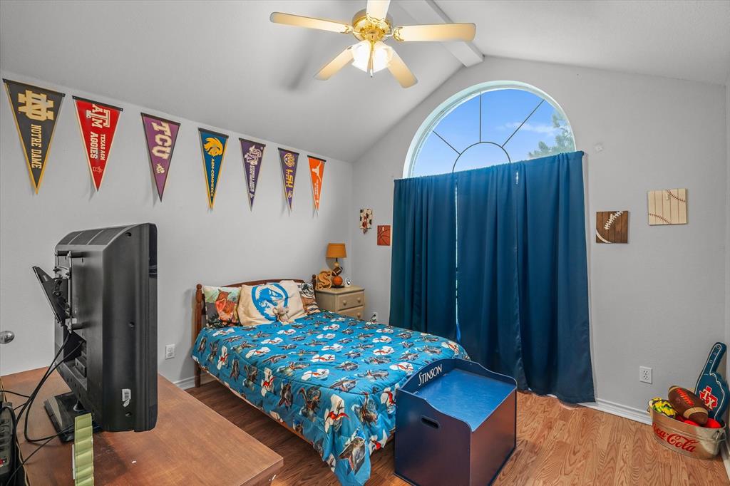 560 Washington Street Van, TX 75790 - Photo 8 of 29 a bedroom with furniture and a bed