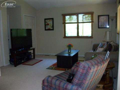 13048 North Road Fenton, MI 48430 - Photo 20 of 43 20366906-19.JPG