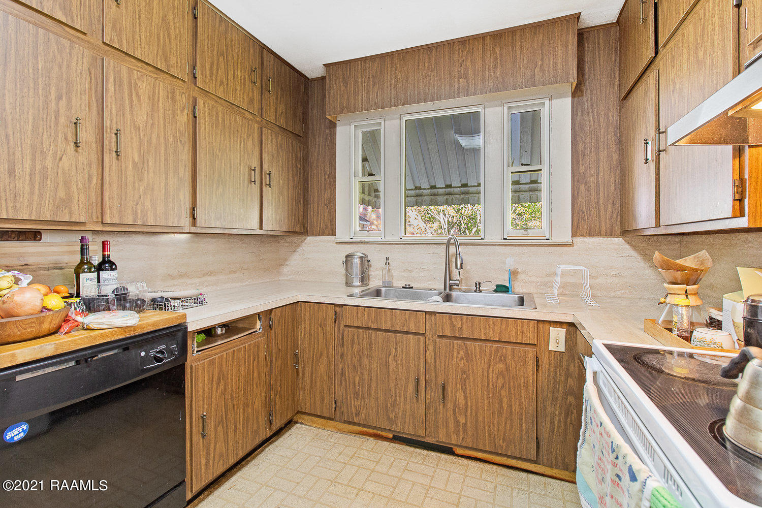 145 East Butcher Switch Road Lafayette, LA 70507 - Photo 9 of 22 Kitchen
