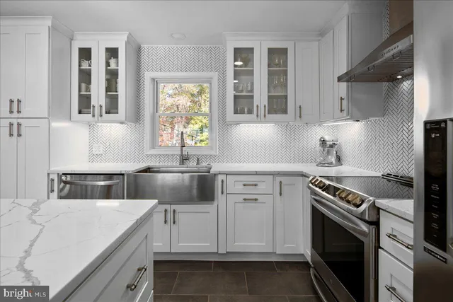 $899,000 | 4504 Neptune Drive, Alexandria, VA 22309