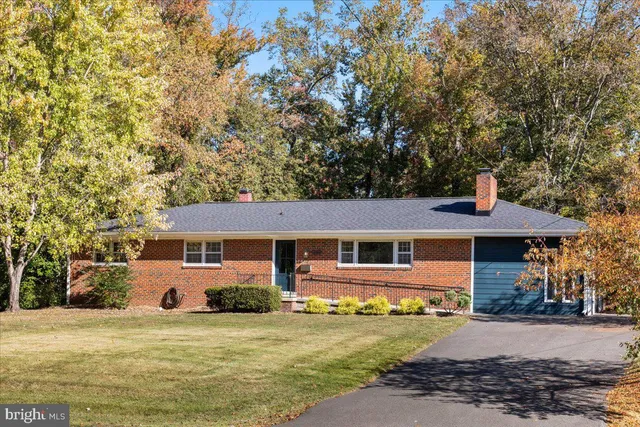 $899,000 | 4504 Neptune Drive, Alexandria, VA 22309