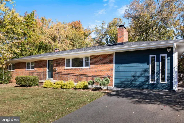 $899,000 | 4504 Neptune Drive, Alexandria, VA 22309