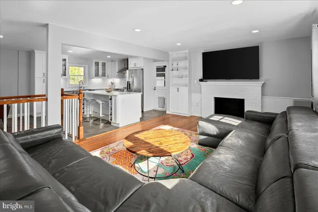 $899,000 | 4504 Neptune Drive, Alexandria, VA 22309