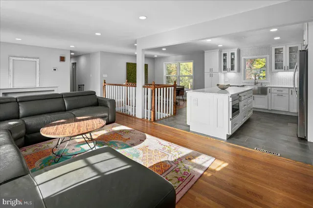 $899,000 | 4504 Neptune Drive, Alexandria, VA 22309