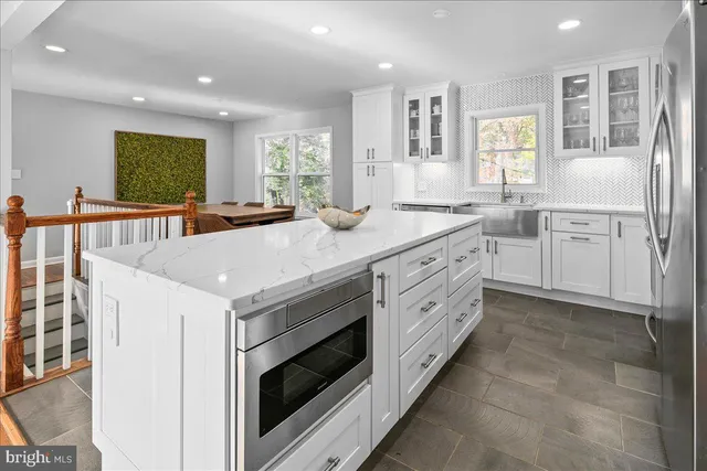 $899,000 | 4504 Neptune Drive, Alexandria, VA 22309