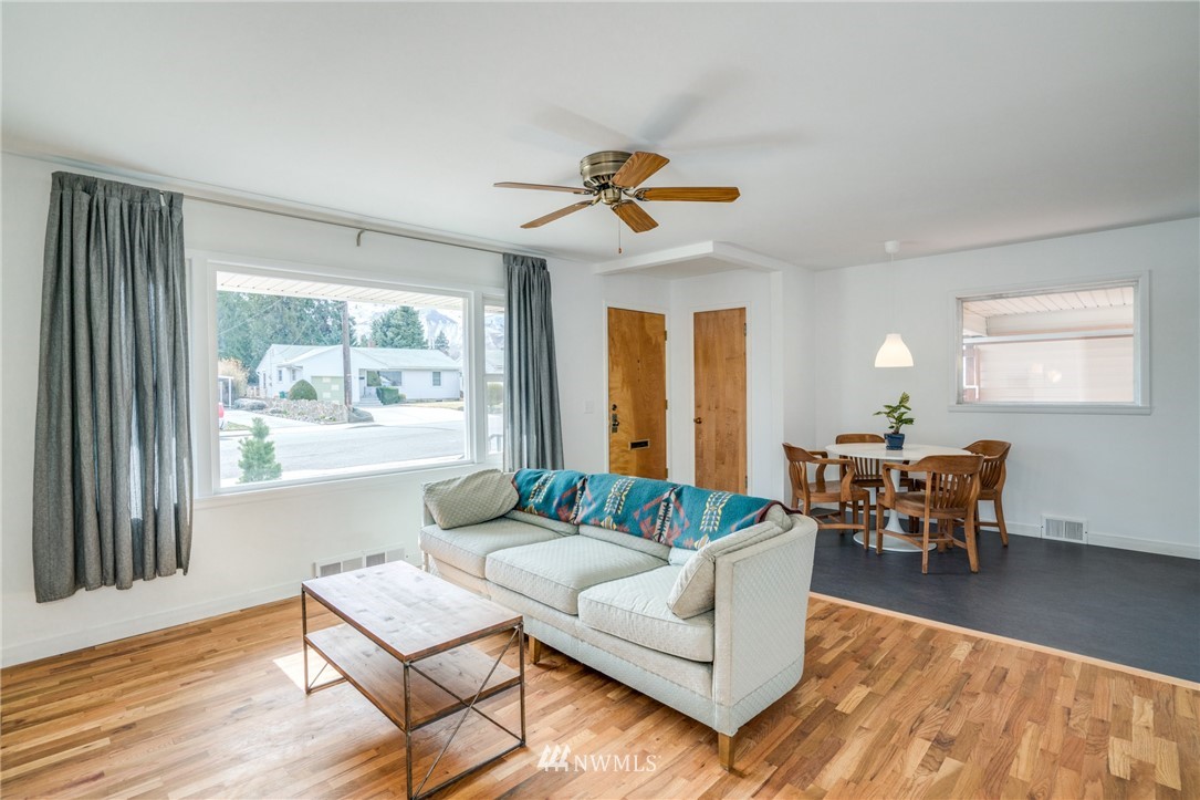 1112 Madison Street Wenatchee, WA 98801 - Photo 3 of 32 Gallery Image 3